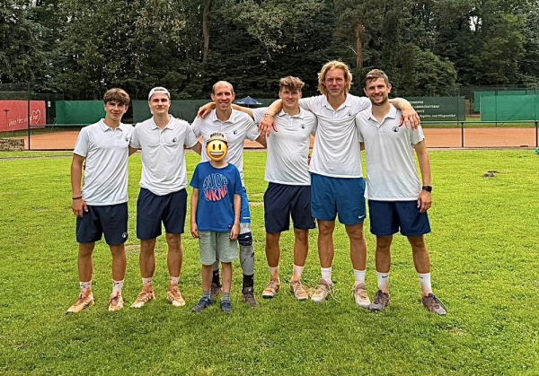 v.l.: Jakob Nolte, Gaston Kähler, Martin Bock mit Sohn Marlon, Louis Nass, Philipp Bergmann, Jonas Müller