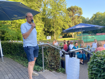 Sommerfest begeistert mit Musik, Grillbuffet und guter Stimmung
